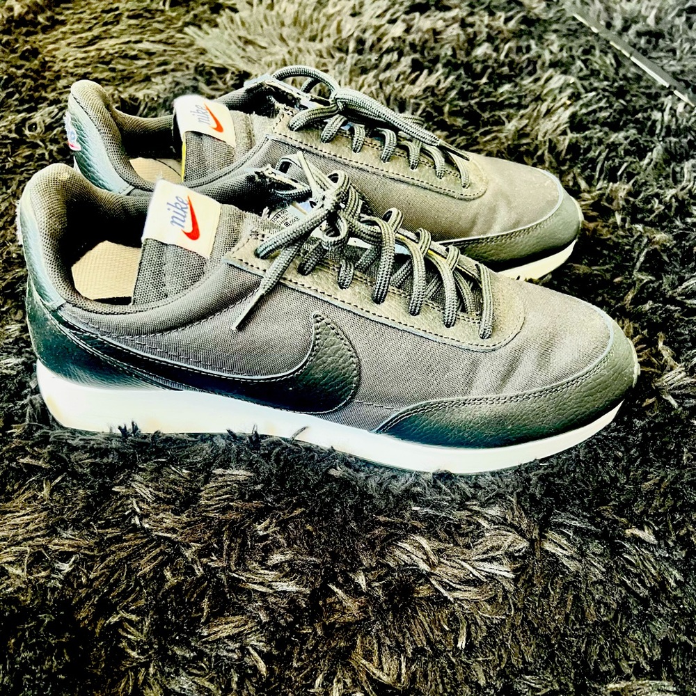 Barely used Nike Men’s Sneakers